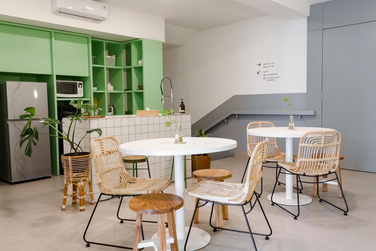 Sanctuary Spaces By Twospaces Джакарта Экстерьер фото